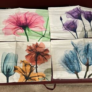 Pillow covers. Set of 4 floral.